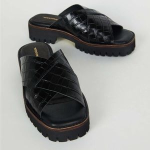Intentionally Blank Hijinx sandal black size 10
